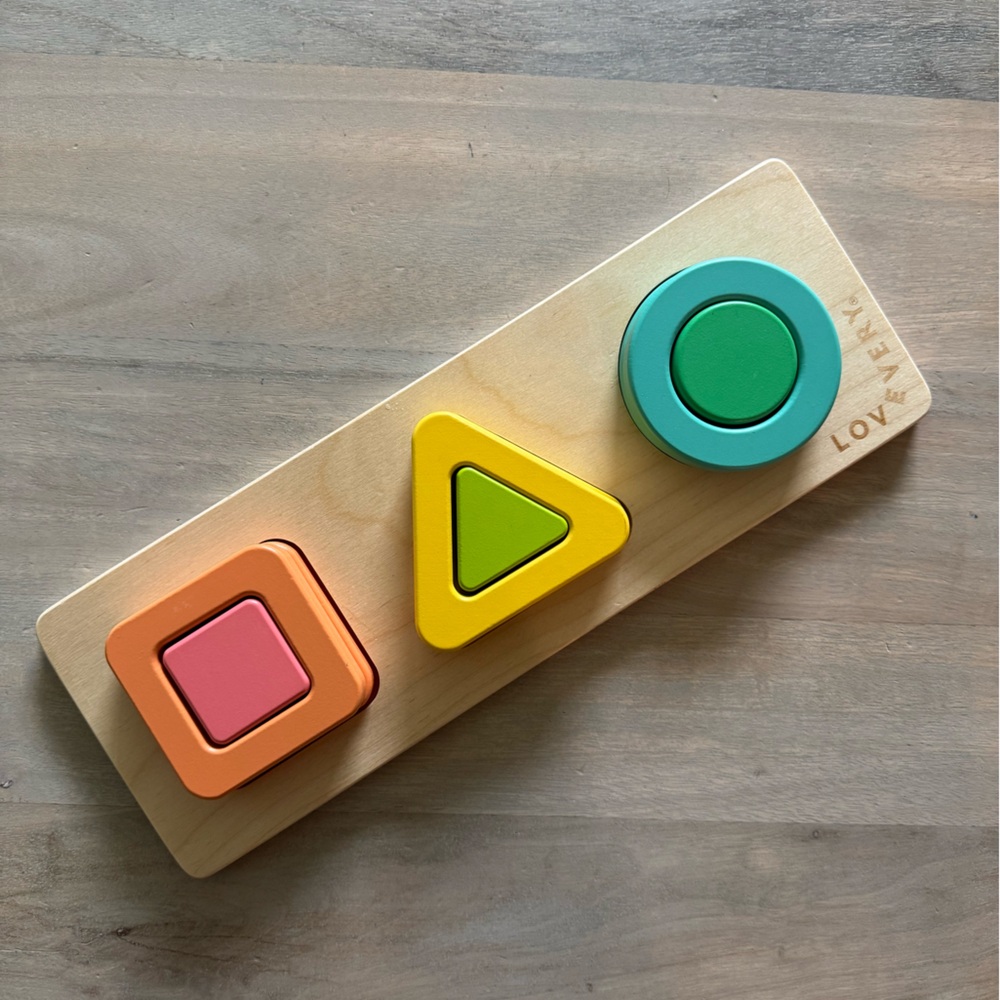 Lovevery - 19-21MO Geo Shapes Puzzle from the Realist Play Kit